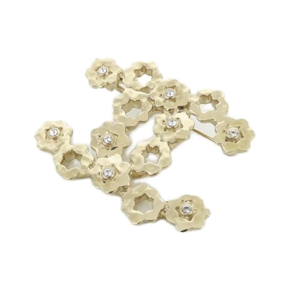 CHANEL White Brooch - Picture 1 of 3